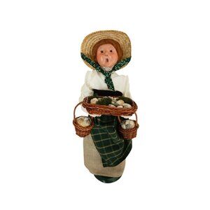 Byers Choice Carolers Molly Selling Cockles 2019 Irish St. Patrick's Day RARE